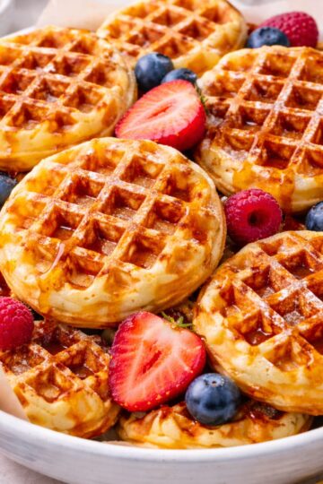 Mini waffles with berries.