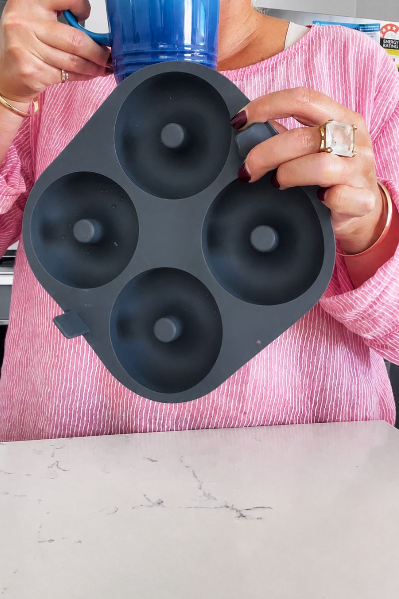 A silicon donut pan.